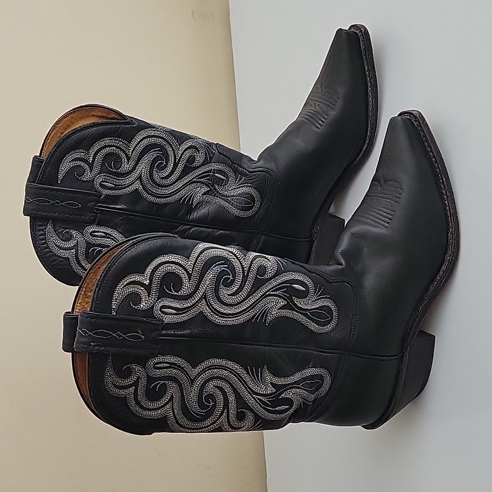 Womens Tony Lama boots sz 7 B